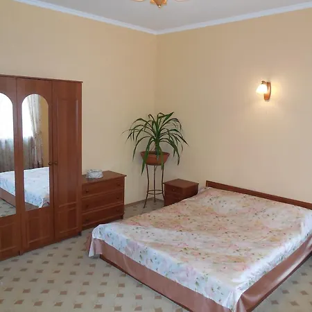 Ekaterininskaya Apartment *